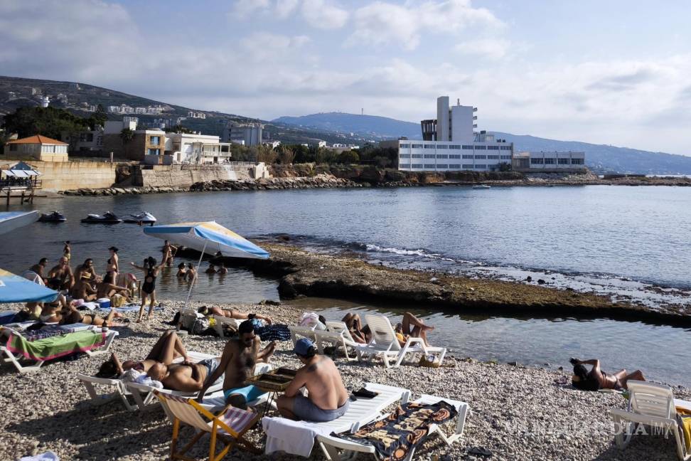 $!Vista de la ciudad turística de Batroun, en el norte del Líbano.