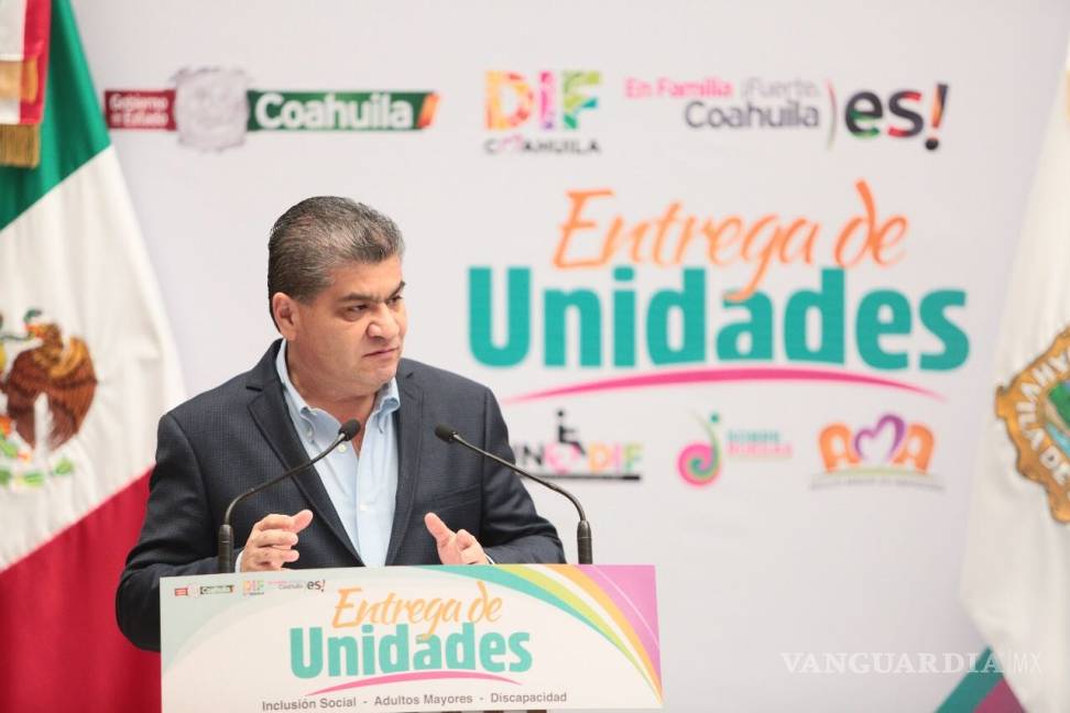 $!Entrega Miguel Riquelme vehículos a los programas UNEDIF, “Adultos Mayores en Abandono” y “Sobre Ruedas nos Movemos Juntos”.