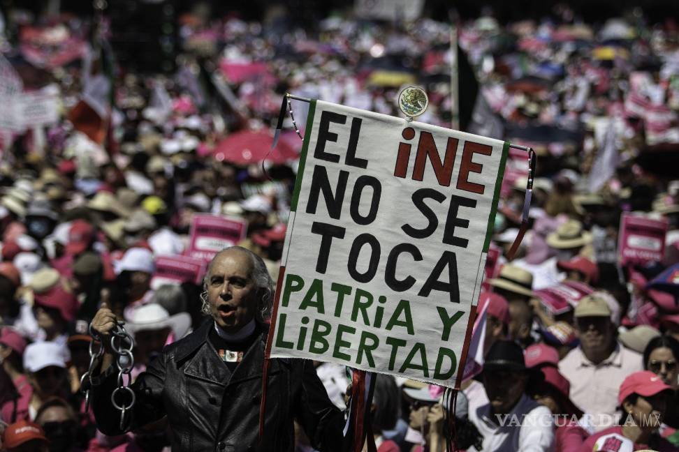 Así toman las calles y plazas miles de mexicanos para defender al INE (Fotos)