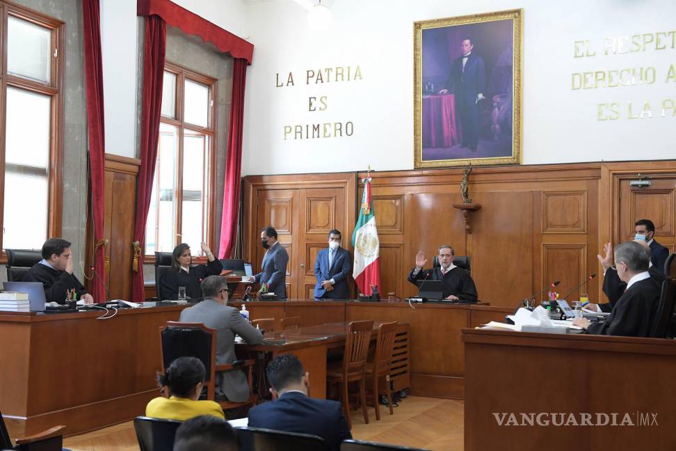 $!La Primera Sala de la SCJN resolvió una contradicción de criterios en la que dos tribunales colegiados sostuvieron puntos contrarios respecto a si la calidad de mujer o persona con capacidad de gestar es suficiente para reconocer su interés legítimo para impugnar las normas que establecen como delito el aborto, sin necesidad de que haya un acto de aplicación de las normas penales que se impugnan en el juicio de amparo, conforme a los artículos 107, fracción I, de la Constitución Política del país y 5, fracción I, de la Ley de Amparo.