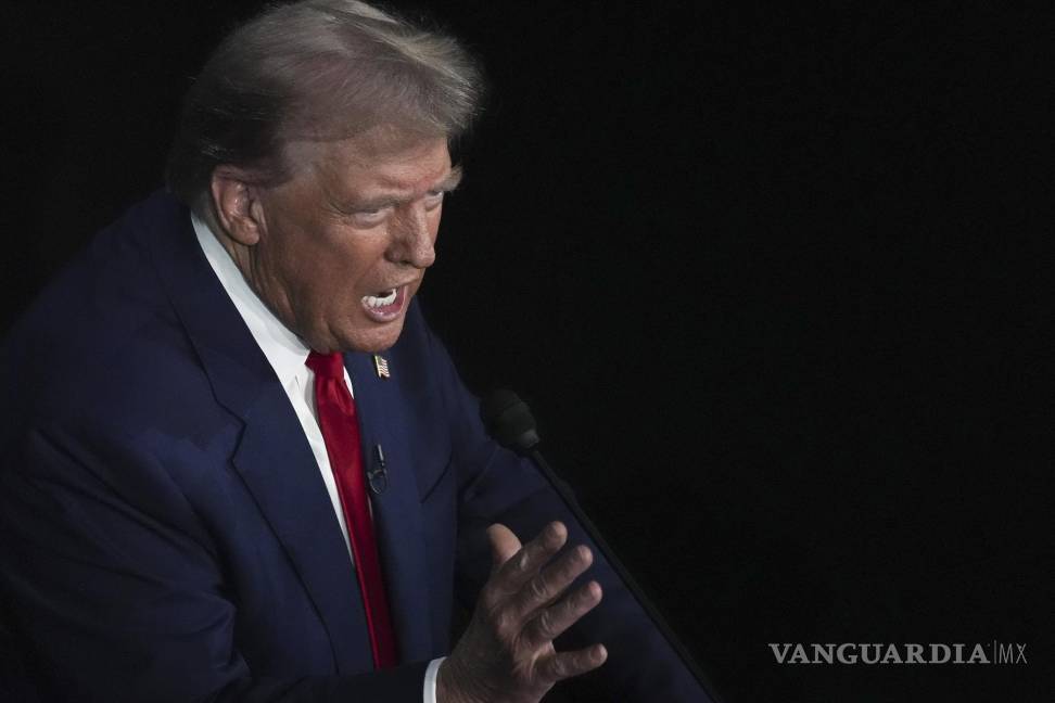 $!El candidato presidencial republicano Donald Trump durante el debate presidencial organizado por ABC News en Filadelfia, Pensilvania.