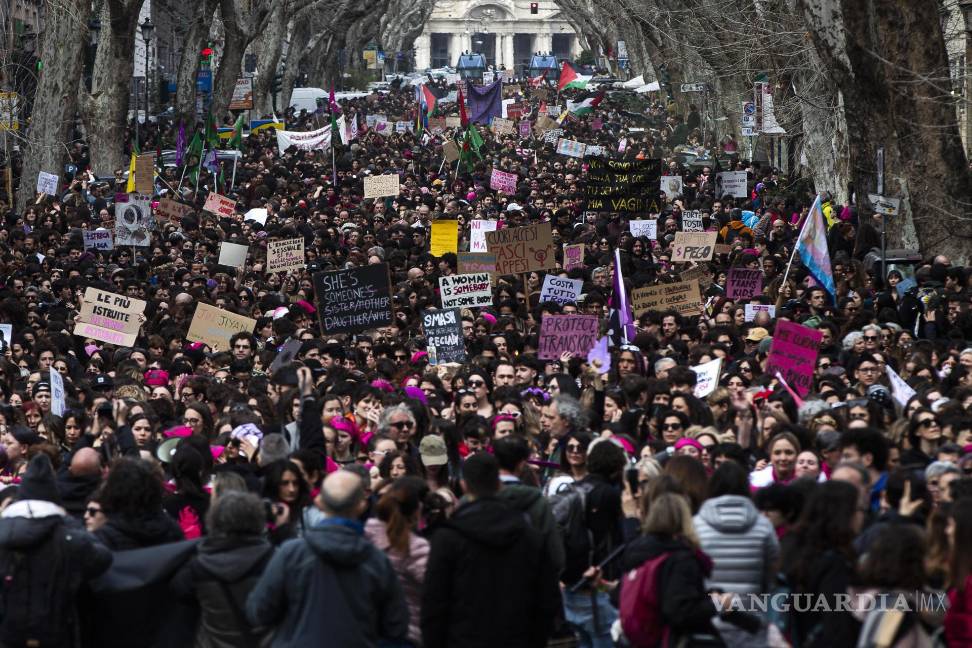 $!Manifestación del movimiento transfeminista Non Una Di Meno (Ni Una Menos) para conmemorar el Día Internacional de la Mujer en Roma, Italia.