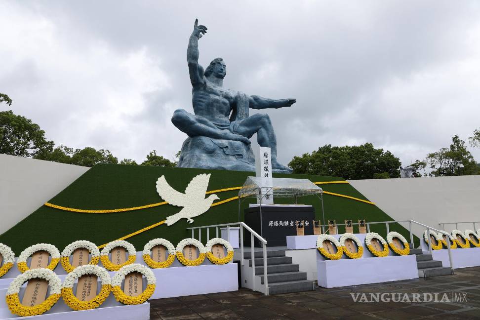 $!La Estatua de la Paz se ve después de la 80ª Ceremonia de la Paz de Nagasaki en el Parque de la Paz en Nagasaki, suroeste de Japón.