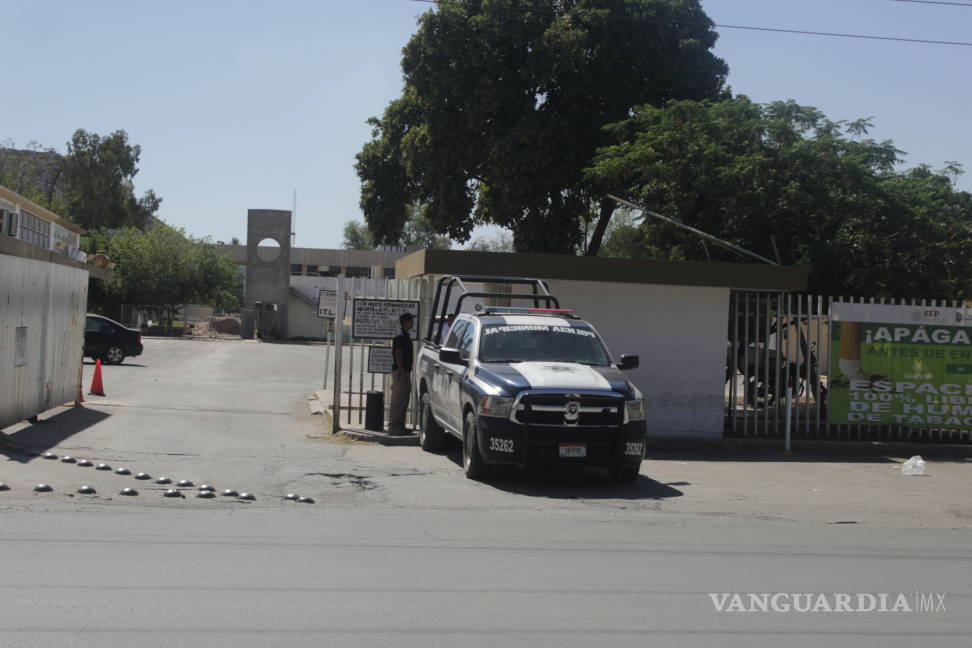 $!En Torreón desalojan a estudiantes y maestros del Instituto Tecnológico de La Laguna por supuesta amenaza de tiroteo