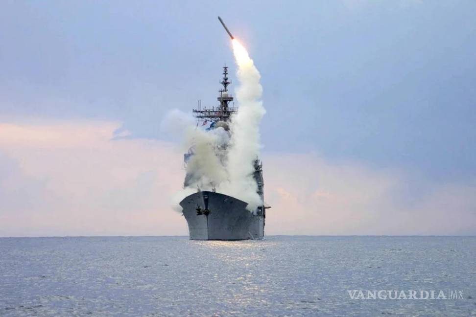 $!Lanzamiento de un misil de ataque terrestre Tomahawk (TLAM) desde el crucero de misiles guiados USS Cape St. George de la Armada de EU.
