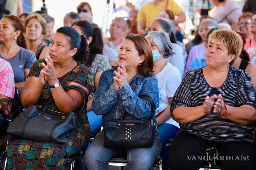 $!Vecinos agradecieron a las autoridades por la transformación de la calle Abasolo.