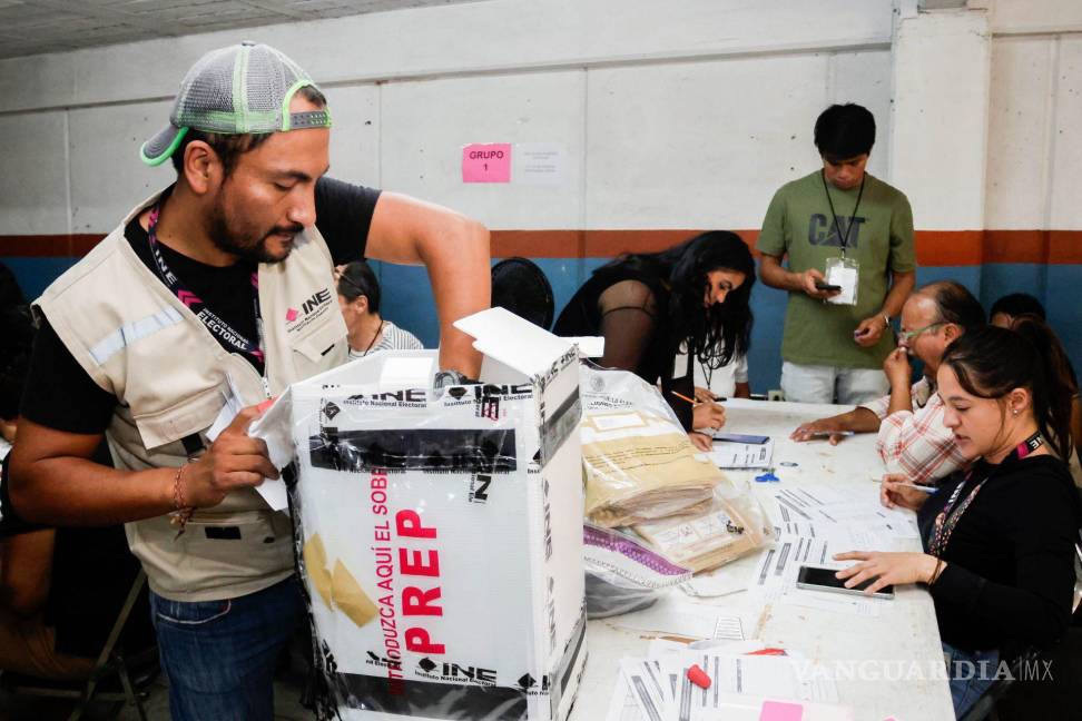 $!Personal del INE realizó conteo de actas y votos de la elección federal del domingo 2 de junio, en las instalaciones de la Junta Distrital Ejecutiva del distrito 09.