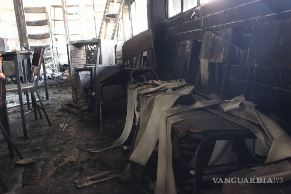 $!Pandilleros incendian biblioteca de Secundaria de Saltillo; pérdidas ascienden a 200 mil pesos