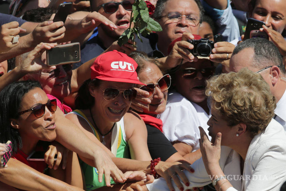 $!Rousseff recuerda a simpatizantes: 'Mi mandato acaba en 2018'