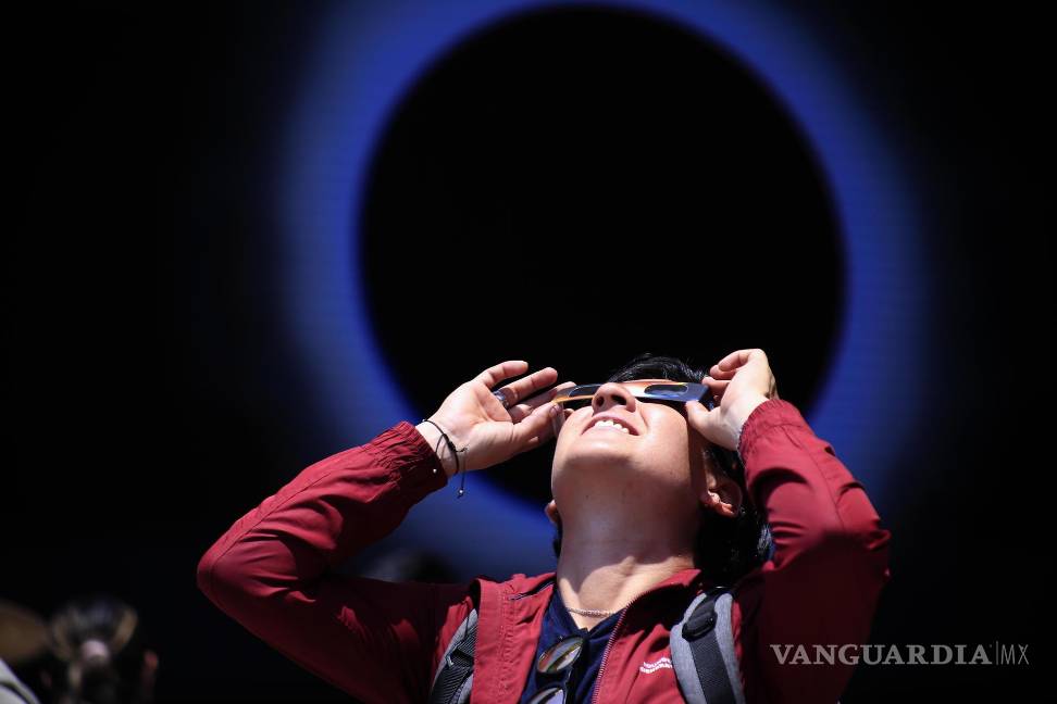 Así cautiva, maravilla y asombra el eclipse solar desde Mazatlán hasta la isla de Terranova (fotos)