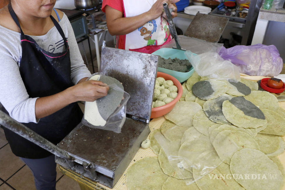 $!Placer culinario: Venden en Saltillo las “Tortillas eclipsadas”