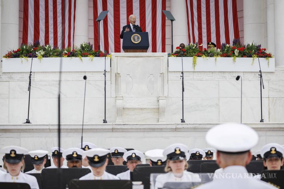 $!El presidente de los Estados Unidos, Joe Biden, habla durante un discurso del Día de los Caídos en el Cementerio Nacional de Arlington en Arlington, Virginia.