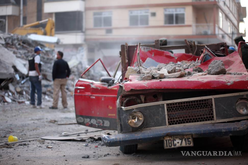 Suman 480 muertos por terremoto en Ecuador