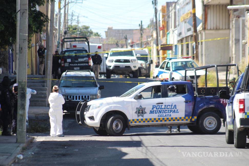 $!Dos policías de Tránsito y vialidad de Celaya, Guanajuato, fueron asesinados por atcantes armados en el centro de la ciudad.