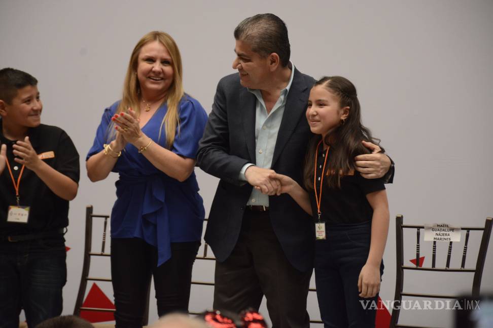 ‘Los niños mueren por falta de medicamentos’: Niña difusora de Coahuila