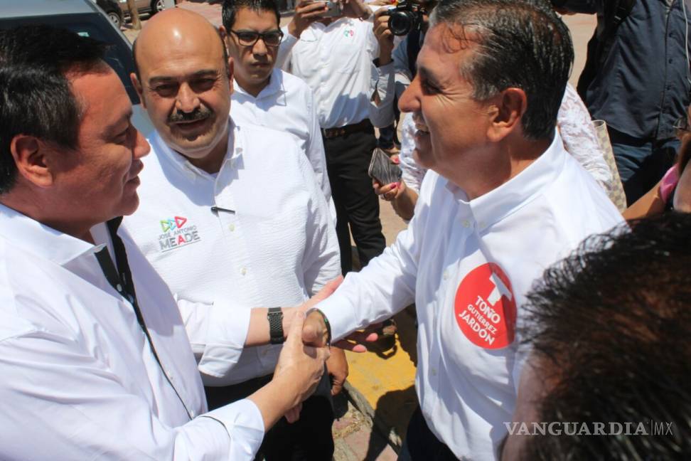 $!“El PRI no tiene nada de qué avergonzarse”, dice en Torreón Osorio Chong
