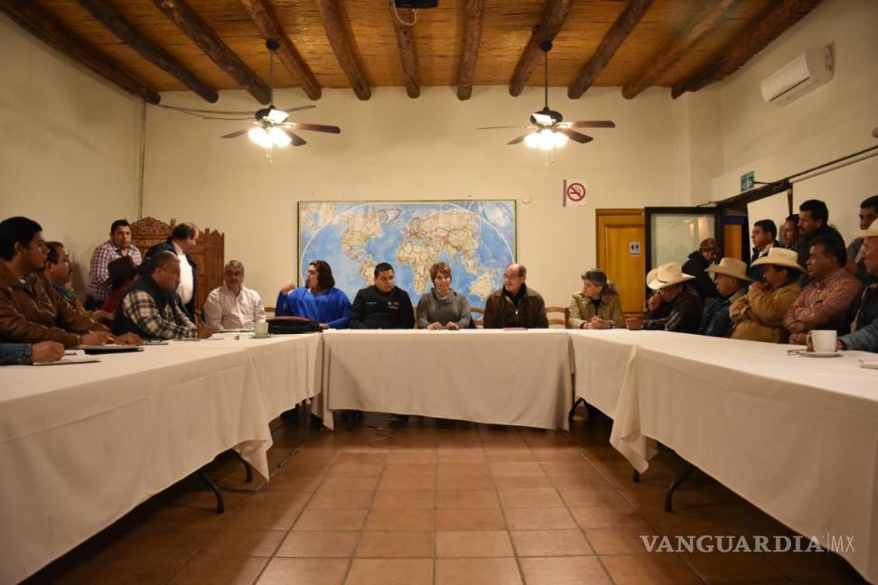 $!Alcaldes se reúnen con director de Conaza en Cuatro Ciénegas