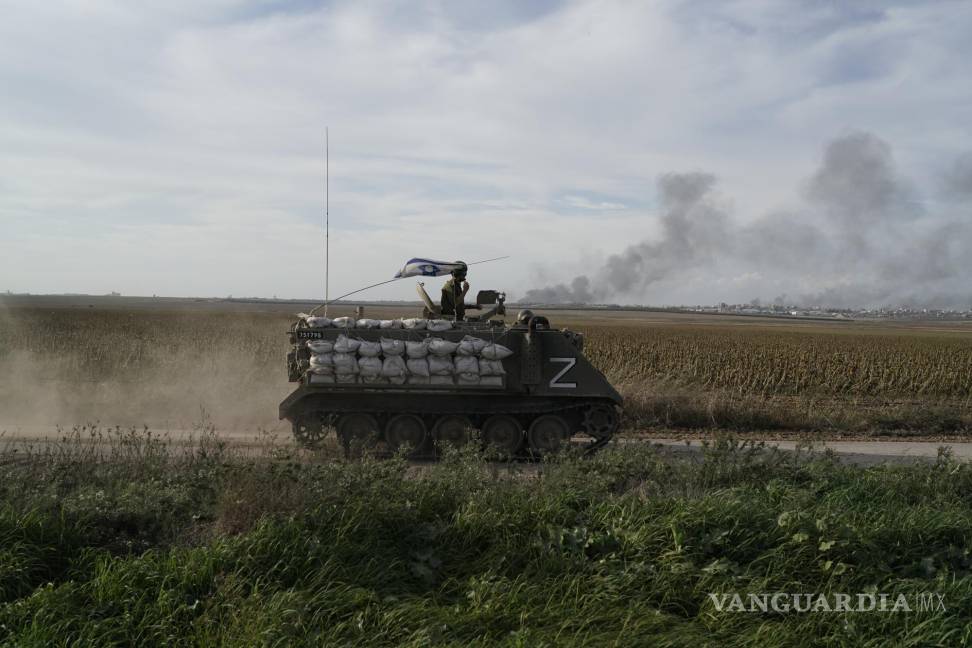 $!Israeli soldiers patrol as the smoke rises from the Gaza Strip after Israeli strikes on Saturday, Dec. 9, 2023. (AP Photo/Leo Correa)