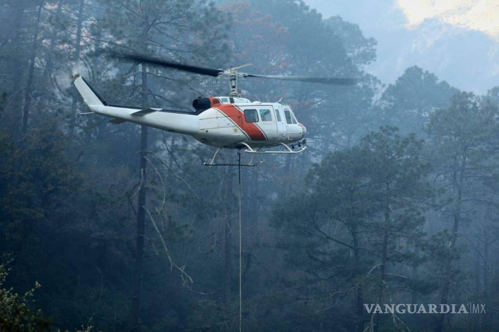 Nuevo León: Combaten más de 150 brigadistas incendio forestal en la sierra de Santiago