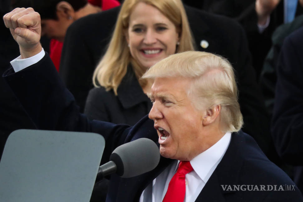 $!'Nunca los decepcionaré': Trump presta juramento como el 45to presidente de EU