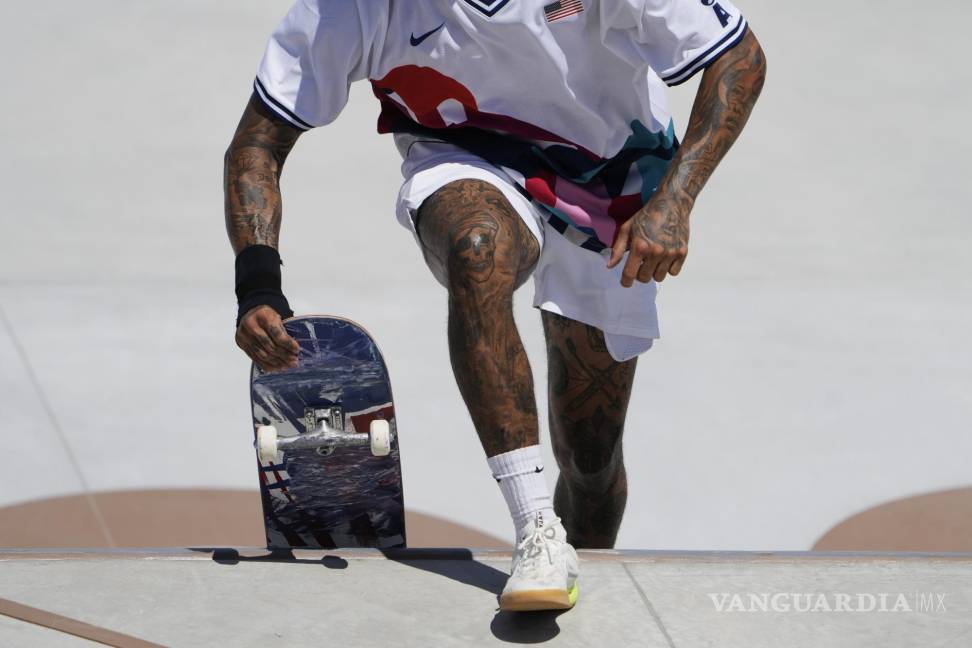 $!Nyjah Huston, de Estados Unidos, compite en patineta callejera masculina en los Juegos Olímpicos de Verano de 2020, el domingo 25 de julio de 2021 en Tokio, Japón. (Foto AP / Jae C. Hong)