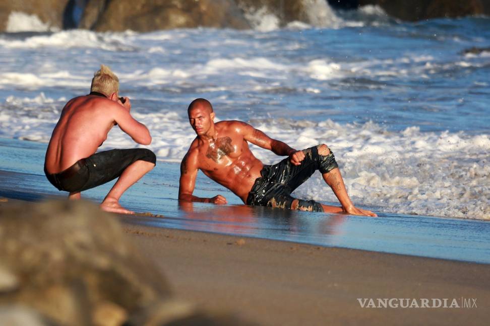 $!Jeremy Meeks, el preso más sexy del mundo, posa sin camisa en playas de Malibú