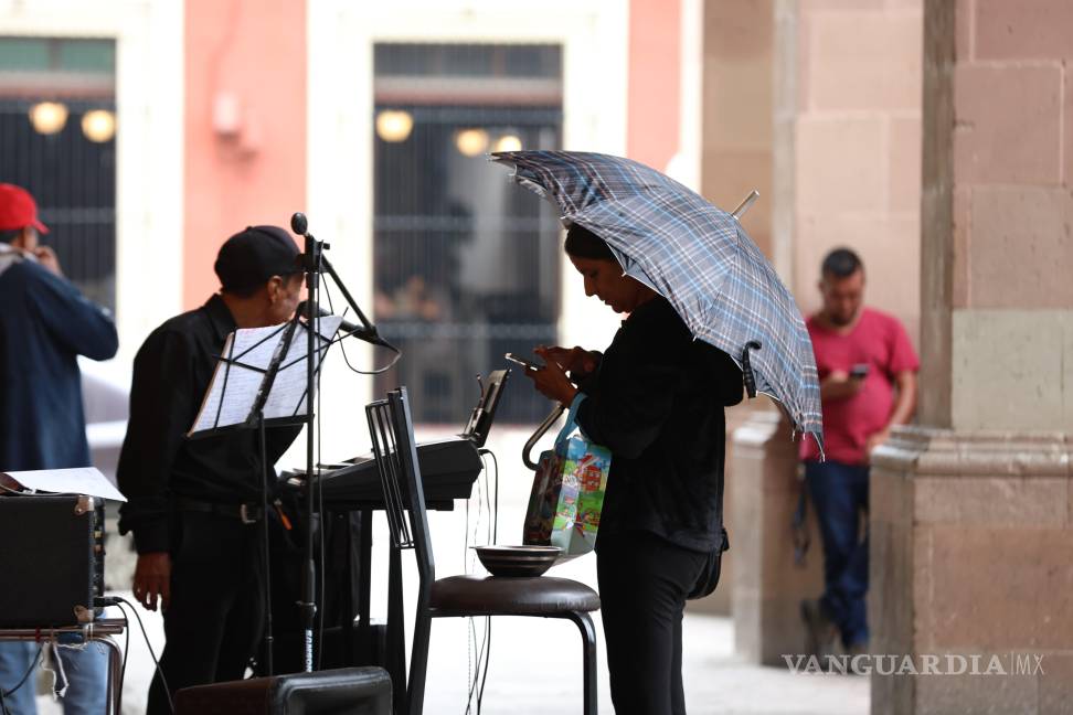 $!En la Zona Centro, los ciudadanos continuaban con su vida normal.