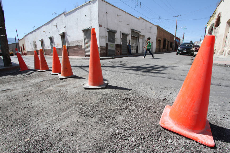 $!Caos vial por pavimentación de varias calles del centro de Saltillo