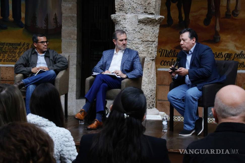 $!La presentación del libro se llevó a cabo en el Centro Cultural Vito Alessio Robles.