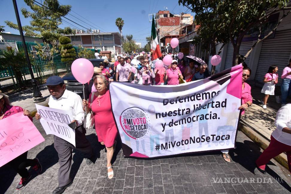Así toman las calles y plazas miles de mexicanos para defender al INE (Fotos)
