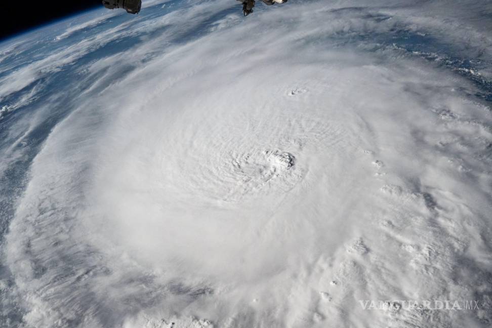 $!Fotografía publicada por la Estación Espacial Internacional (EEI) donde se observa el ojo del huracán Milton sobre el Golfo de México.