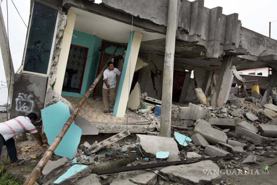 $!Presidente de Ecuador acompaña a damnificados en ciudades afectadas por sismo