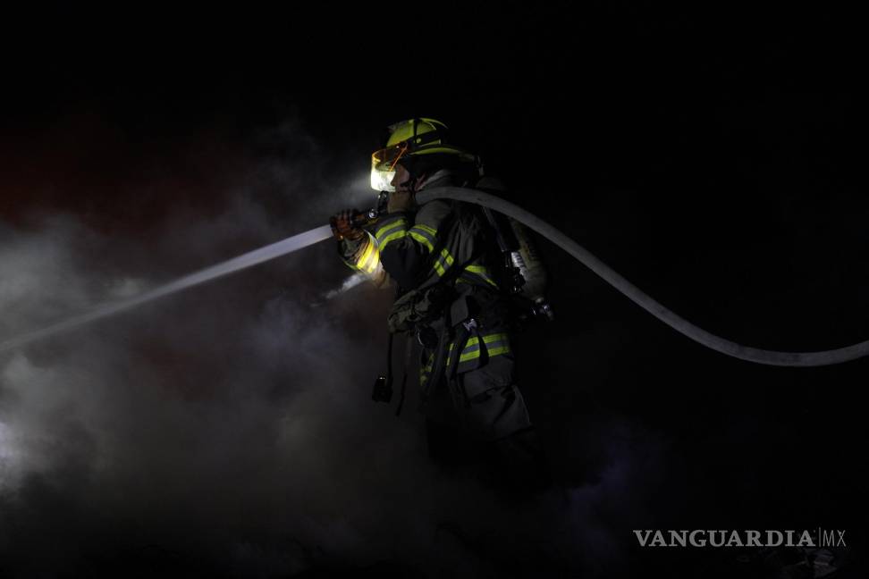 Incendio de tejaban causa movilización de bomberos