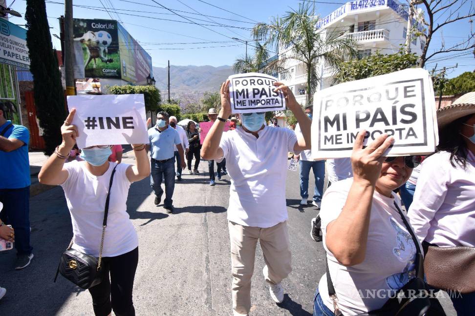 Así toman las calles y plazas miles de mexicanos para defender al INE (Fotos)
