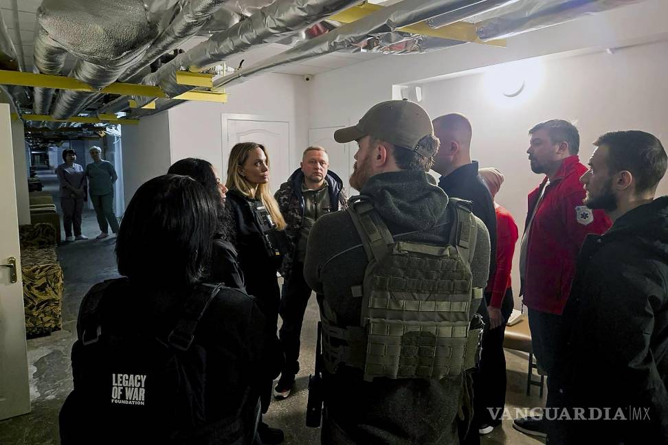 $!La gente de Mikoláyiv y Jersón viven en peligro todos los días, pero no se rinden, dijo la Angelina Jolie en un comunicado citado por la Legacy of War Foundation.