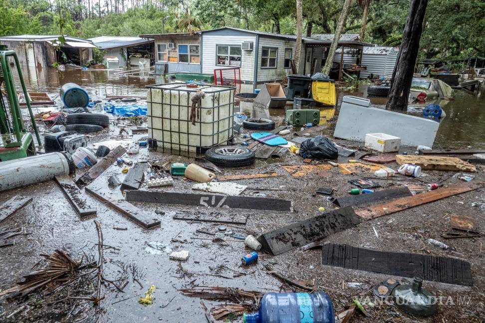‘Apaga’ huracán a Florida y deja inundaciones y daños diversos