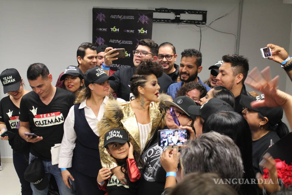 $!Fans sorprenden a Alejandra Guzmán y La Arena la reconoce