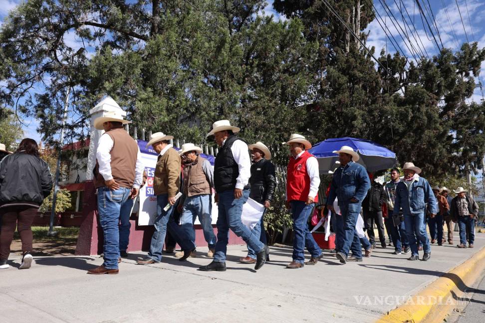 $!Los campesinos narraron que el apoyo de ProCampo lo usan como subsidio para poder pagar salarios y mejoras en sus labores.