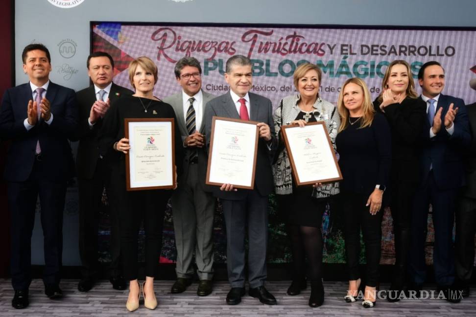 $!El turismo se fortalece en Coahuila: Miguel Riquelme; inaugura exhibición en el Senado de la República