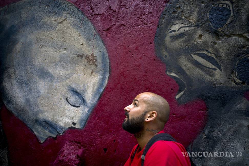 $!Exigen a grafitero cubano borrar sus enormes murales