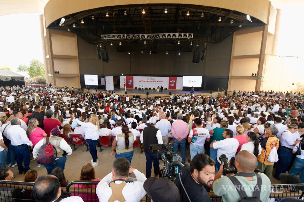 $!El Parque Maravillas de Saltillo se llenó de asistentes durante el informe de Claudia Sheinbaum.