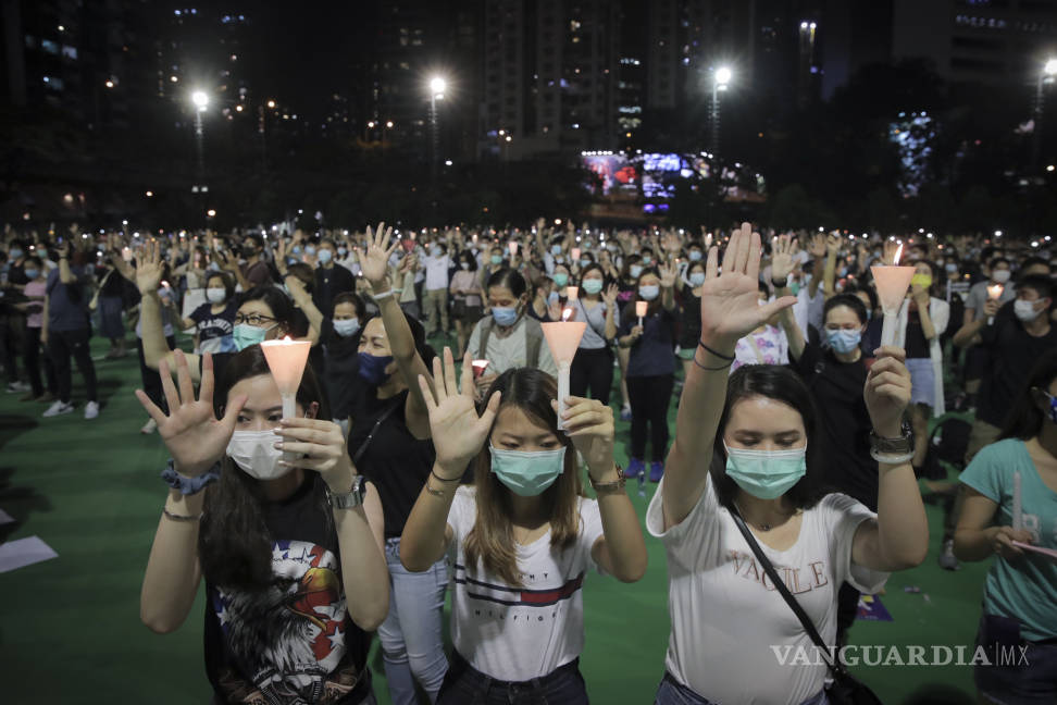 $!Miles de hongkoneses desafían al gobierno chino al recordar la masacre de Tiananmen