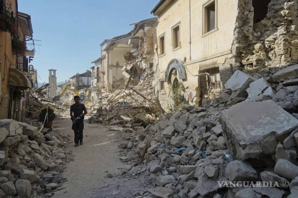 $!Sube a 159 cifra de muertos tras fuerte terremoto en Italia