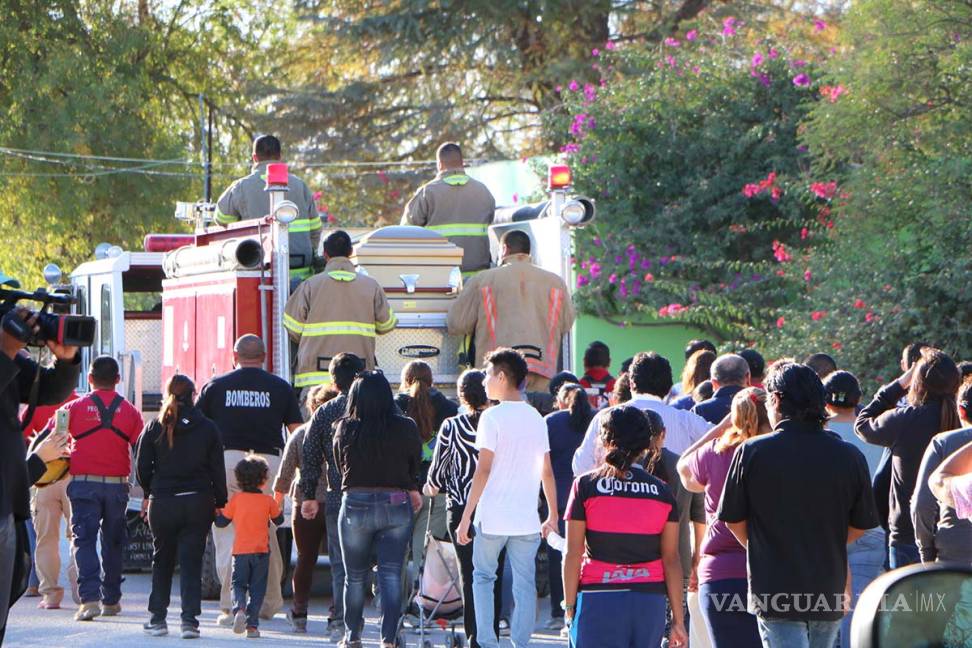 $!Despiden en Villa Unión a bombero asesinado por sicarios del CDN