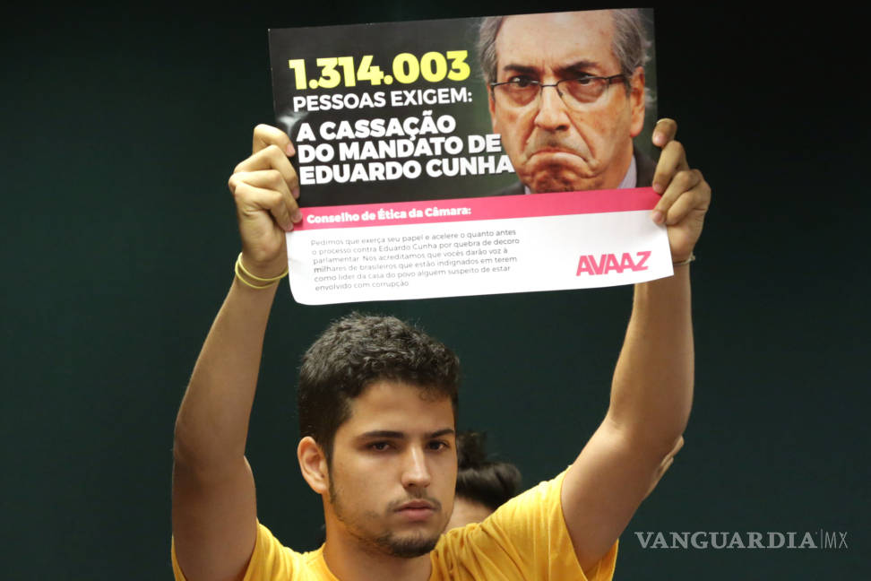 $!Suspende a Cunha, líder legislativo de Brasil