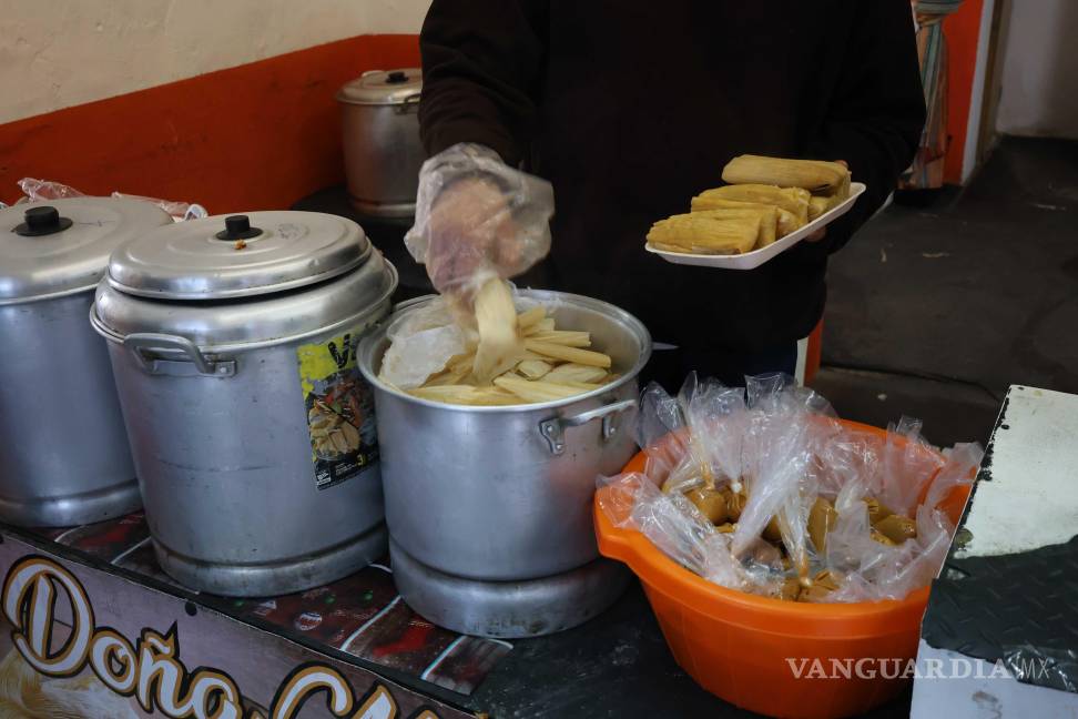 $!Los tamales de Doña Mary, elaborados de manera artesanal, se han ganado el reconocimiento de los saltillenses por su sabor único.