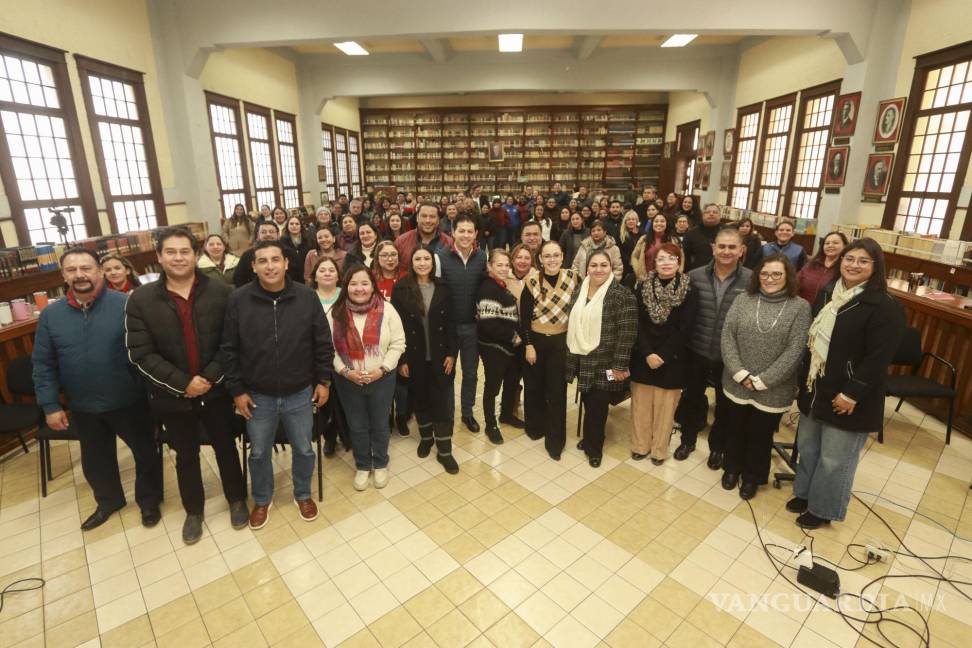 $!“Con su esfuerzo, estamos formando un ejército de universitarios que transformarán la sociedad”, dijo en su mensaje el rector a los profes que acudieron a la capacitación.