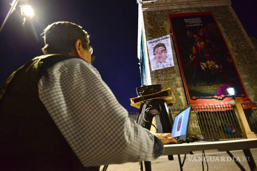 $!Proyectan imágenes de desaparecidos en la Catedral de Saltillo