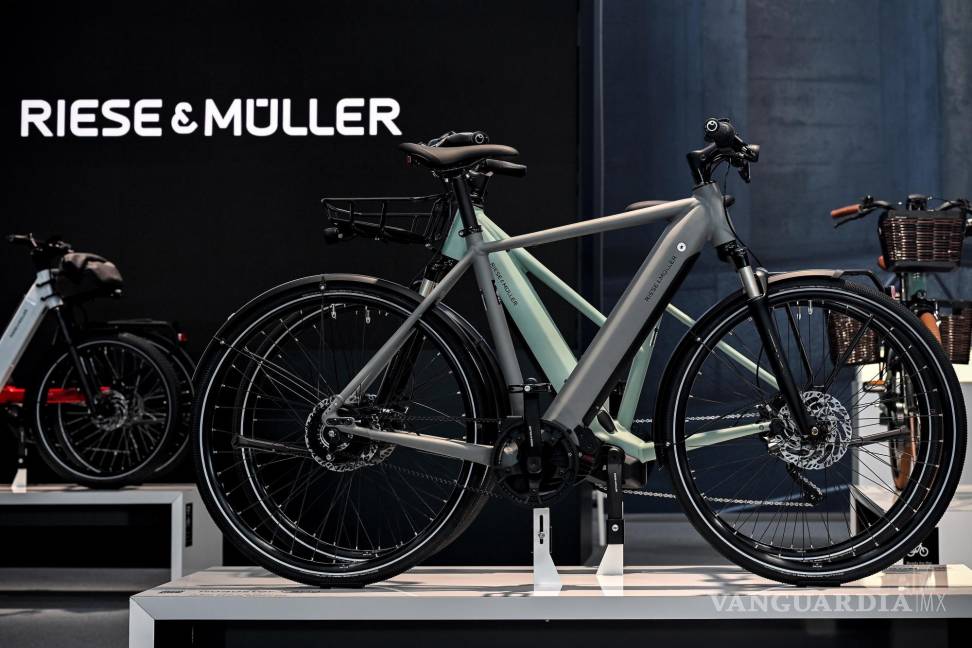 $!Riese &amp; Mueller e-bikes en exhibición en el primer día de vista previa para la prensa del Salón Internacional del Automóvil IAA en Munich, Alemania. EFE/EPA/Sascha Stenbach