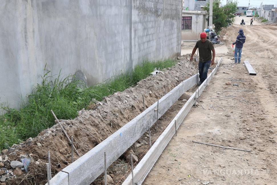 $!Vecinos de la colonia La Gloria contarán con calles más seguras y funcionales al concluir los trabajos.